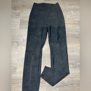 Lululemon Women‎ Pant- 4